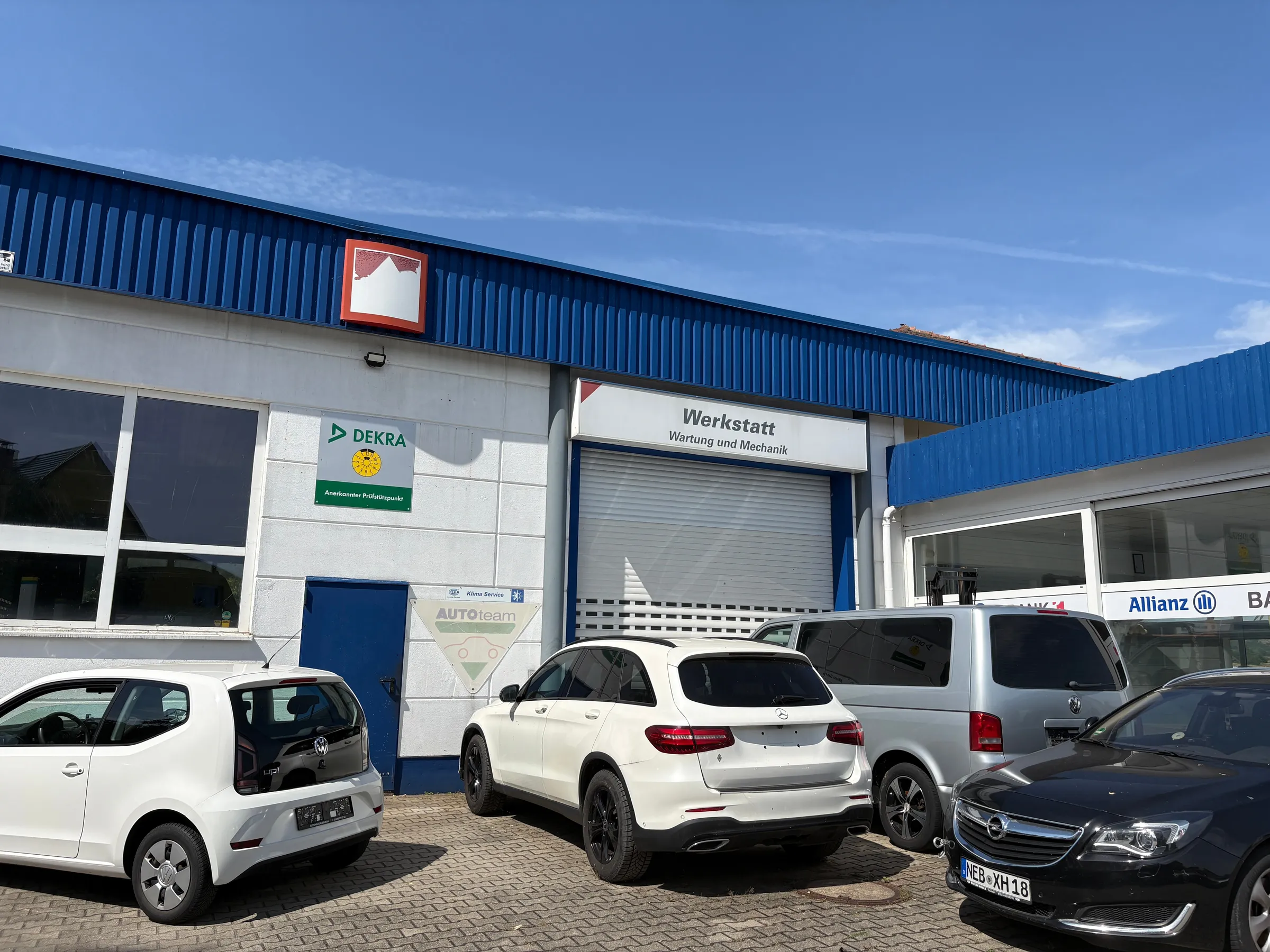 Werkstatt-Eingang der Autohaus Kleinjena in Kleinjena